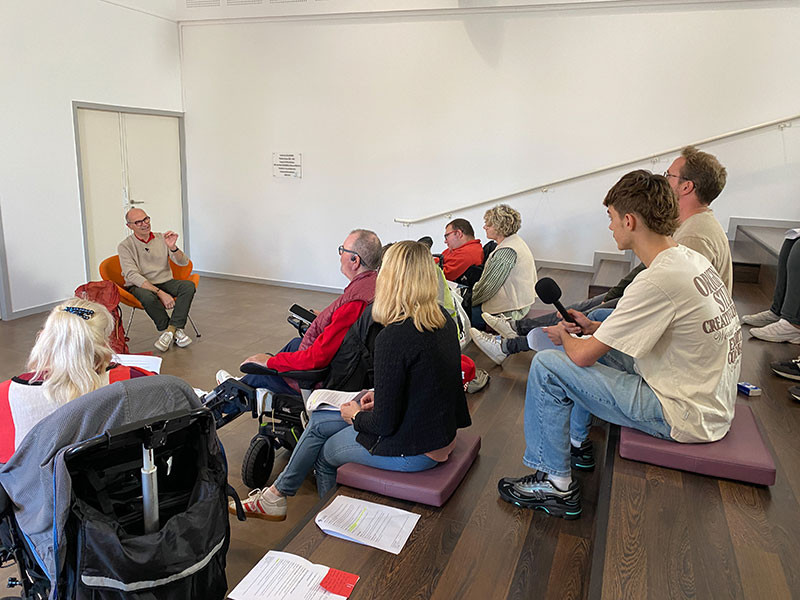 Les Envoyés$ un Peu Spéciaux