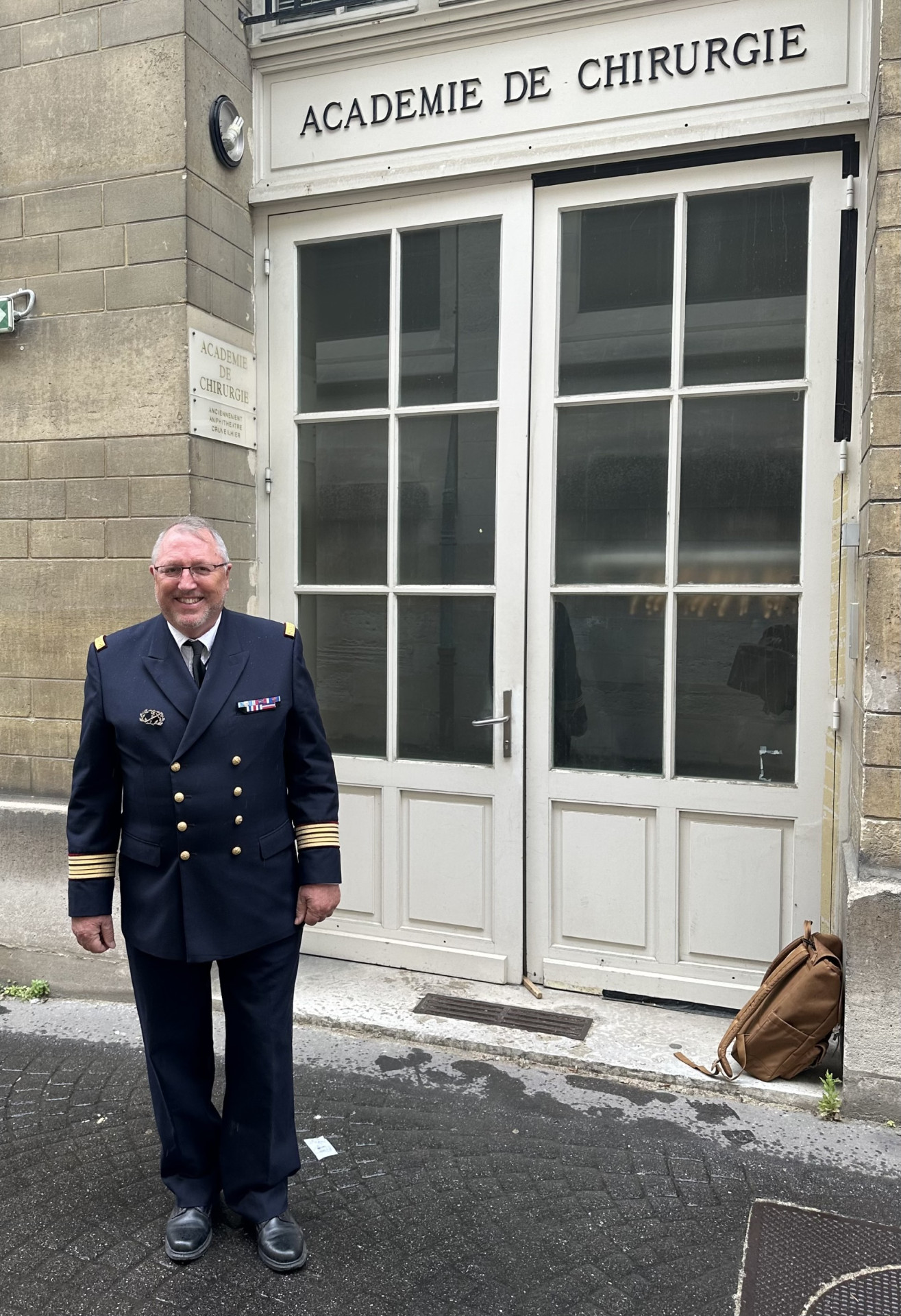 $ Le Docteur Obry, |chirurgien de l'Institut Calot, |vient d'être $élu membre |de l’Academie Nationale de Chirurgie